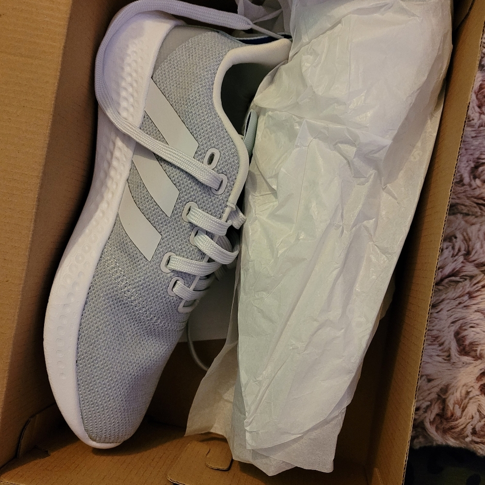 BNIB Womens Adidas size 8 wide fit running shoes.